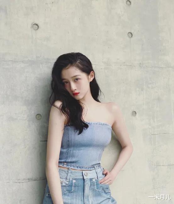 唐艺昕|国民闺女奶茶店现身,素颜特别好看,鹿晗的宝贝