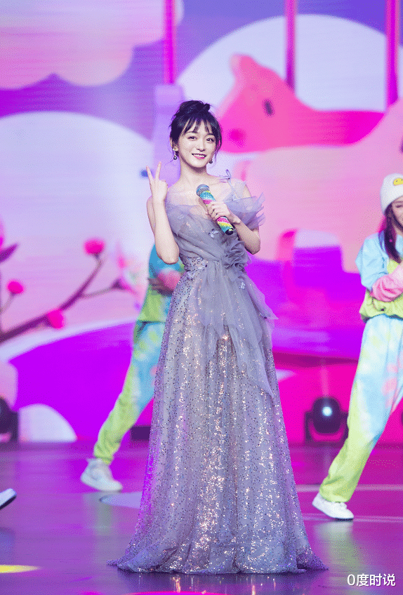 何泓姗|出道13年不温不火，如今靠演“绿茶”火出圈，34岁还长着娃娃脸