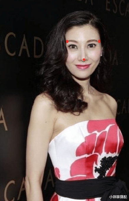 小陈聊搭配 曾经是颜值天花板,如今却泯然众人,李嘉欣为什么越来越没辨识度