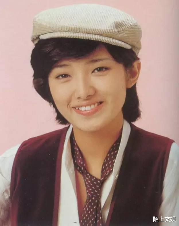 三浦友和|41年前，红极一时的山口百惠嫁给三浦友和，咧嘴笑露出一口小虎牙