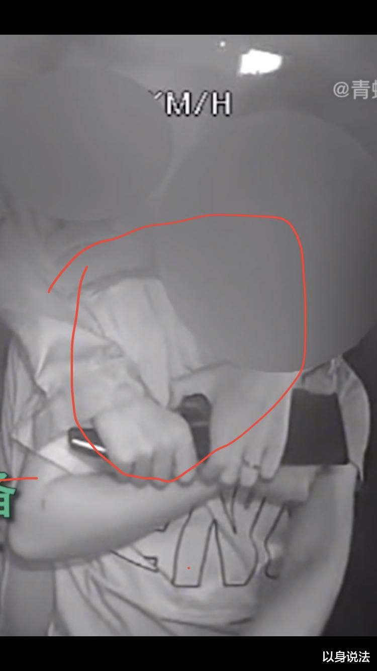 以身说法|四川遂宁出租车司机在被持刀抢劫时，徒手将歹徒制服后报警！