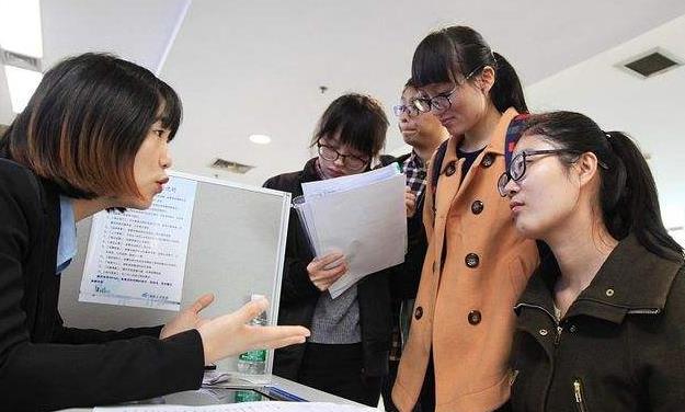 中小学|初中生新版身高表出炉，不少学生没有达标，学生和家长别大意