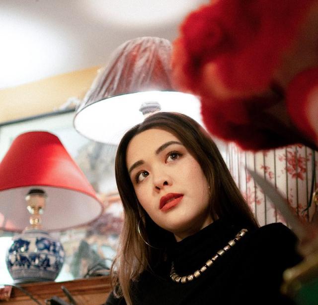 冯提莫|钟丽缇21岁女儿yasmineross晒私服，勾勒出满满的凹凸感