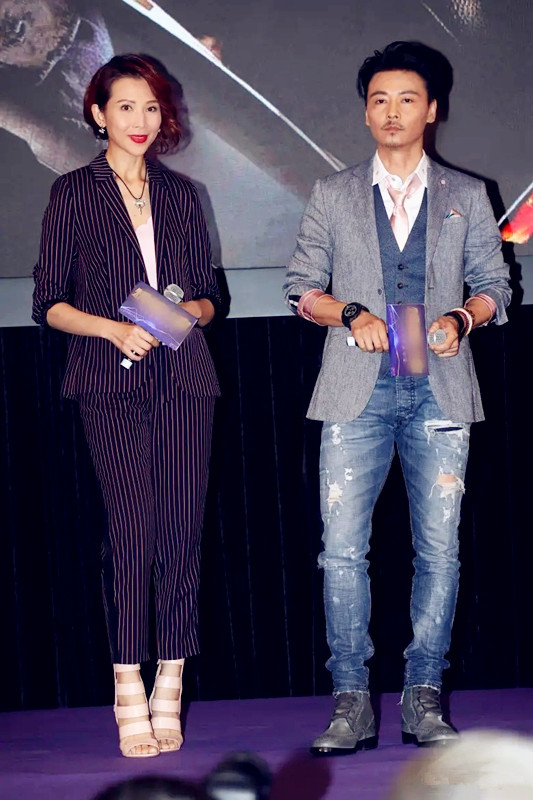 全球时尚号|蔡少芬和张晋同框，穿条纹西装超模范十足，微卷发型太抢镜