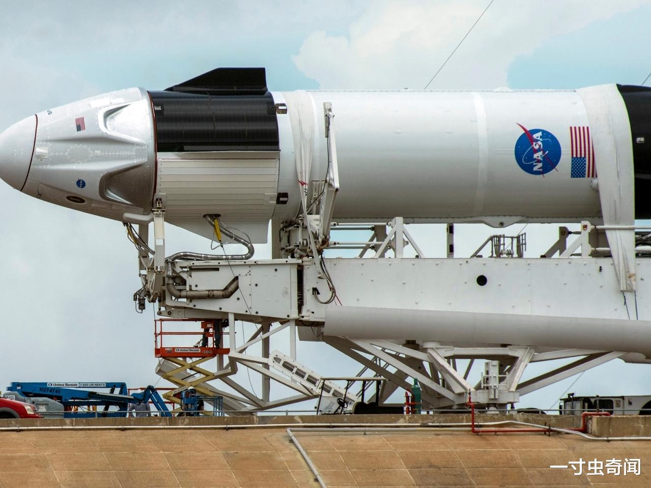 美国“龙”飞船厕所漏尿解决了?NASA:憋尿,少上厕所,穿纸尿裤