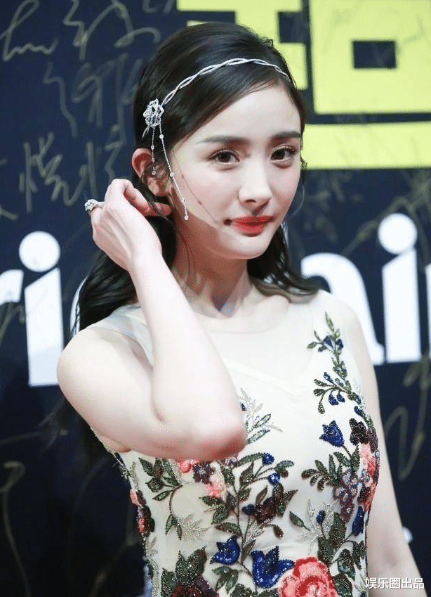 赵丽颖|杨幂穿裸色纱裙出席活动，美到全身都在发光，身形完美惹人羡慕