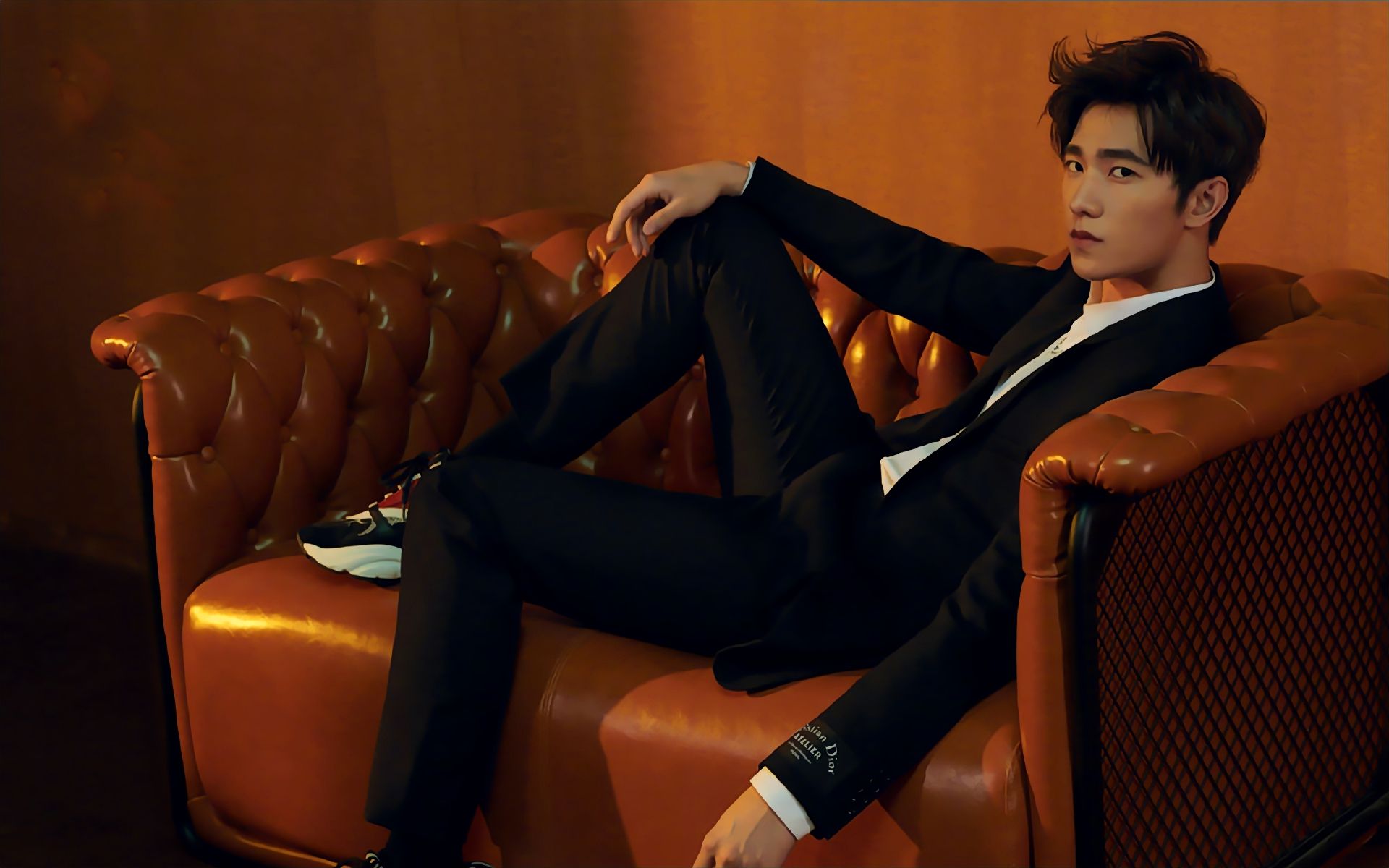 杨洋|杨洋10张绝版侧颜照片，这才是娱乐圈男明星的颜值天花板吧