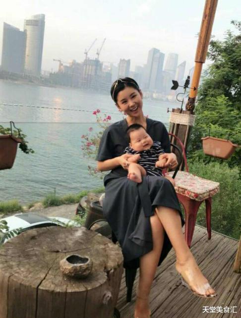 李小萌|圈内最干净的女星，从不接吻戏，从校服到婚纱，被丈夫宠成18岁