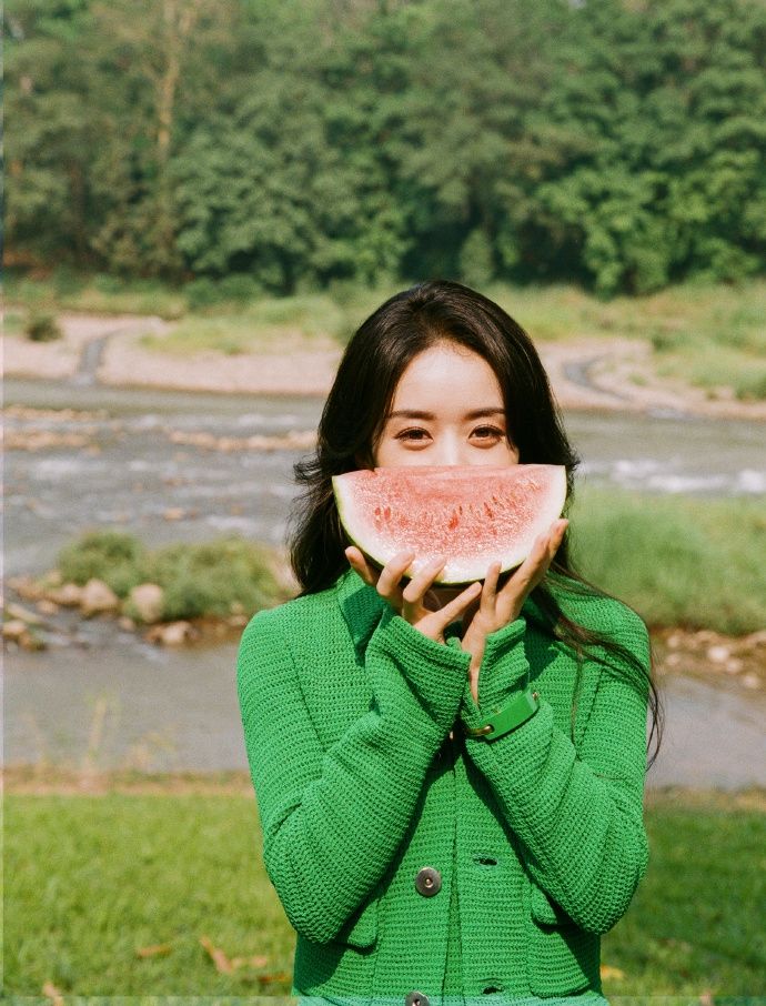 赵丽颖|杨幂这次怕是又跟赵丽颖杠上了,意思太明显了