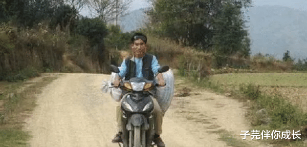 子芫伴你成长|4岁丧父，母亲精神失常，他带着娘求学14年，有了令人欣喜的结果