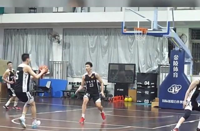 广东男篮|曲指导带队训练，广东欲长期称霸