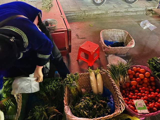 蔬菜普涨之时,生姜却亩亏5千,洋葱还烂在地里,是谁惹的祸?