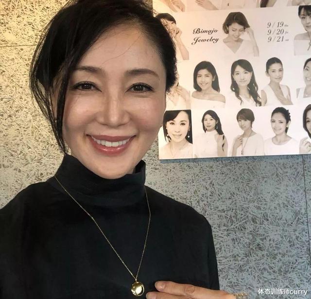 日本队|日本53岁阿姨获选美冠军，被小24岁男友倒追，这身材哪像53