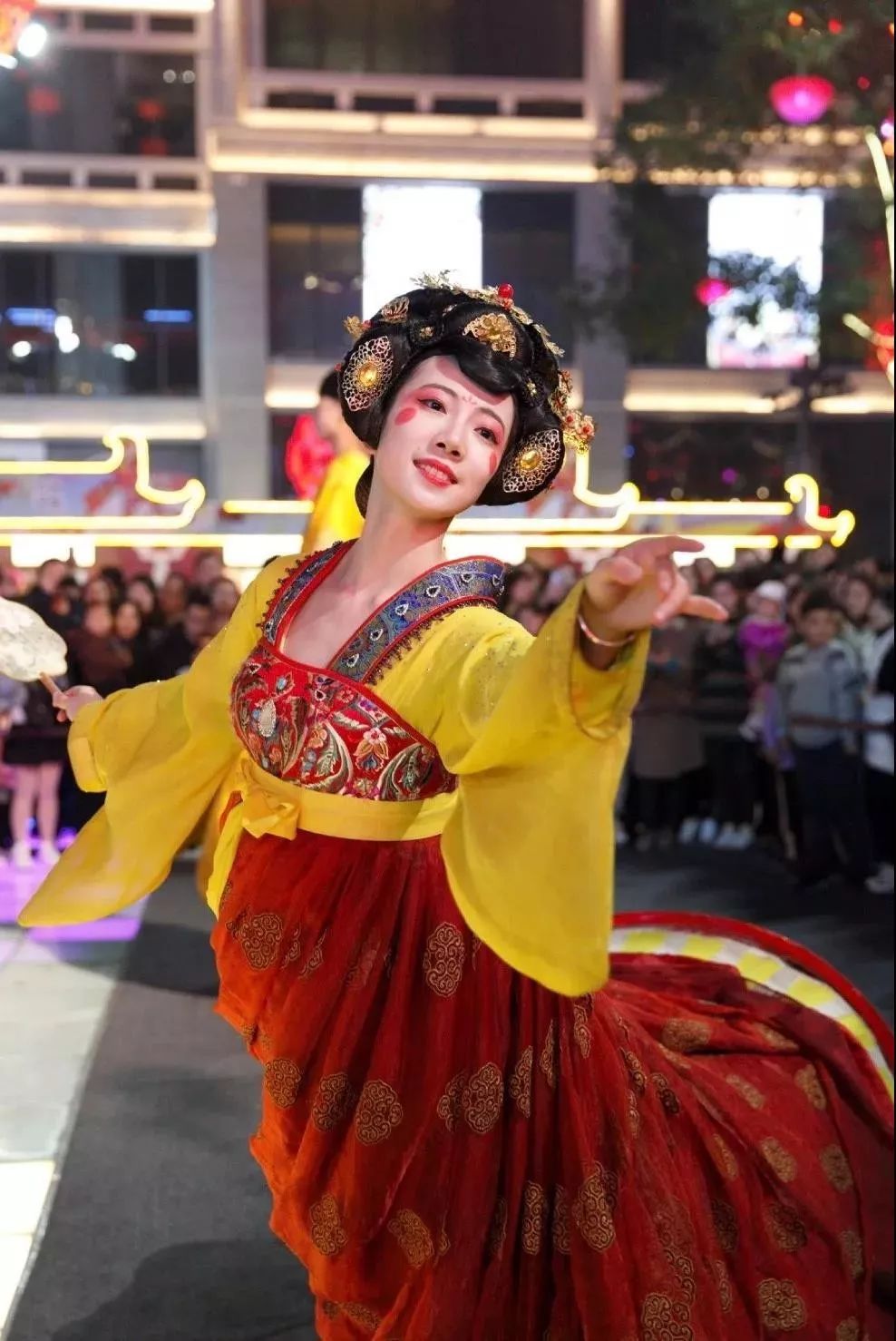 小姐姐 “不倒翁小姐姐”被指“不配”传递全运会火炬？网友怒斥