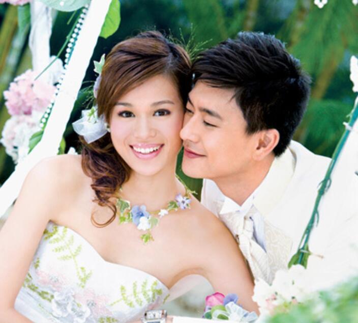 MARRY|41岁胡杏儿晒最新写真,四肢纤细锁骨明显,被赞“产后恢复快”