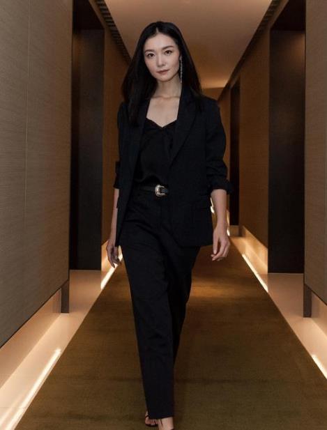 章子怡|曾被张一山疯狂追求，出道18年不温不火，却靠怼章子怡走红全国