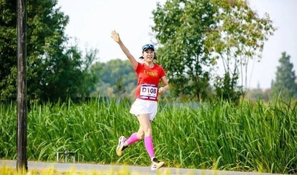 奶豆说育儿|21年前，王丽萍获得金牌后，现场无人庆祝，她绕场一周为自己祝贺