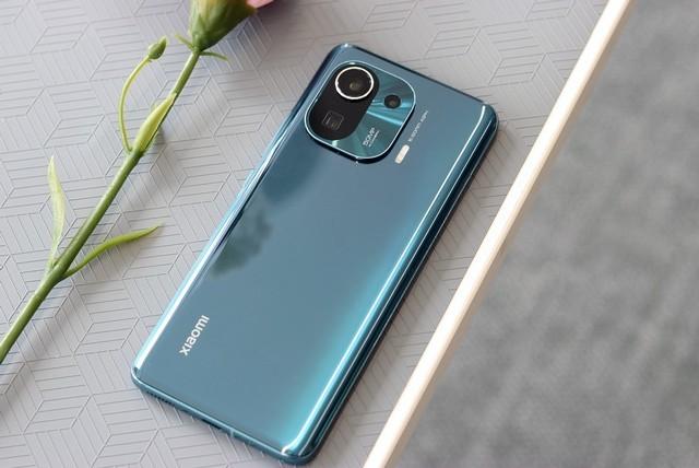 小米科技|小米和一加对比同价位机型，哪个性价比更高一些？