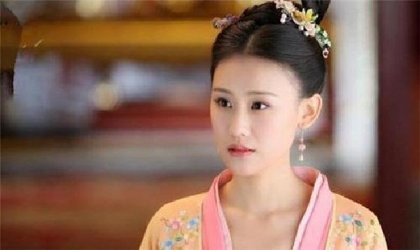 朱元璋|朱元璋批奏折到深夜，宫女端来一碗热粥，朱元璋：粥留下，人斩了