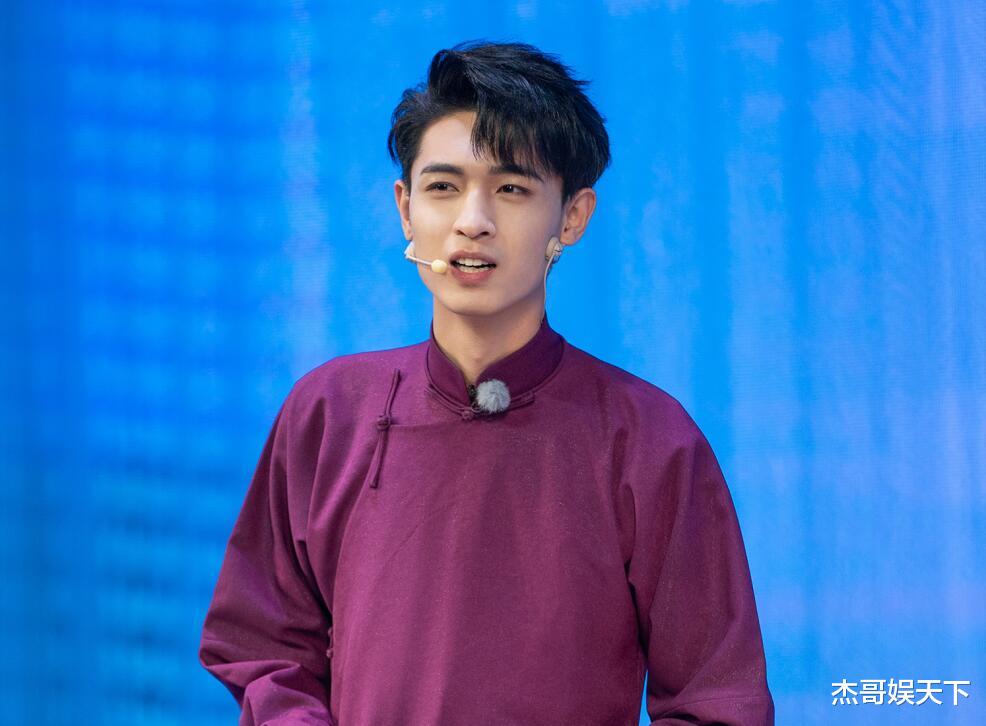 秦霄贤|秦霄贤看似主动给自己减分，实则一箭双雕，简直就是人间清醒