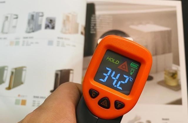 童书小窝|苹果还没有发布的新配件，亿色先安排上，无线磁吸充电太方便了！