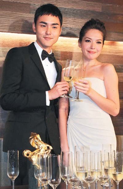 邱泽|许玮甯和邱泽宣布婚讯后，唐嫣张钧甯阮经天三人估计乐翻天