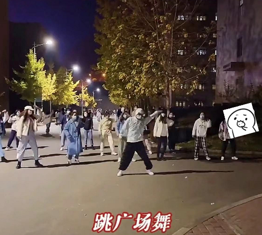 糯妈育儿经|盘点当代大学生“封校”后,在校做的那些事,网友:这是在上学?