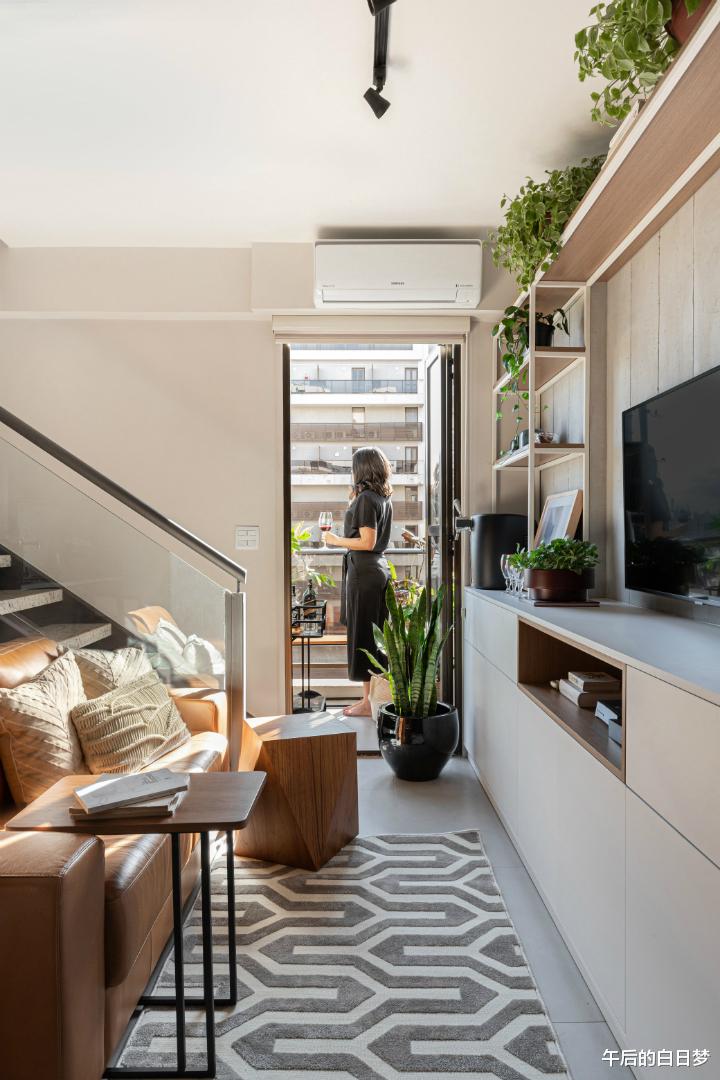 |仅有45㎡的跃层小公寓，虽然紧凑但也有着欢笑，两个人的浪漫暖窝