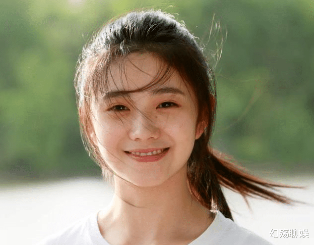 刘浩存|夸自己是有天赋，却说易烊千玺很努力，刘浩存到底还能走多远？