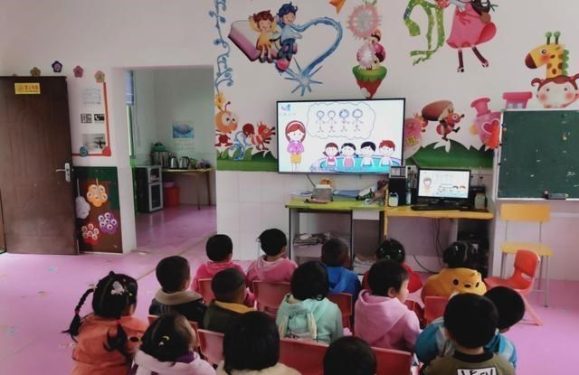 依科育儿吧|“关停私立幼儿园”呼声很高,教育部做出回应,带给家长孩子福音