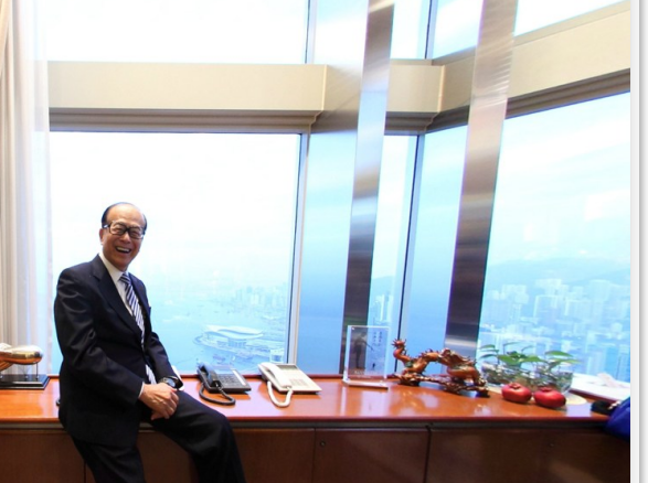 巴菲特|李嘉诚办公室有多大？才20平，巴菲特的更小，小房间却暗藏大格局