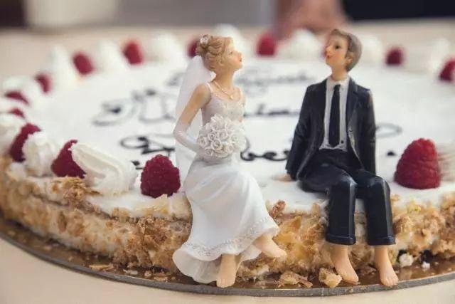 小柯看生活|临近结婚，未婚夫却忘不了前任，女友：在你心里我是不是比不上她