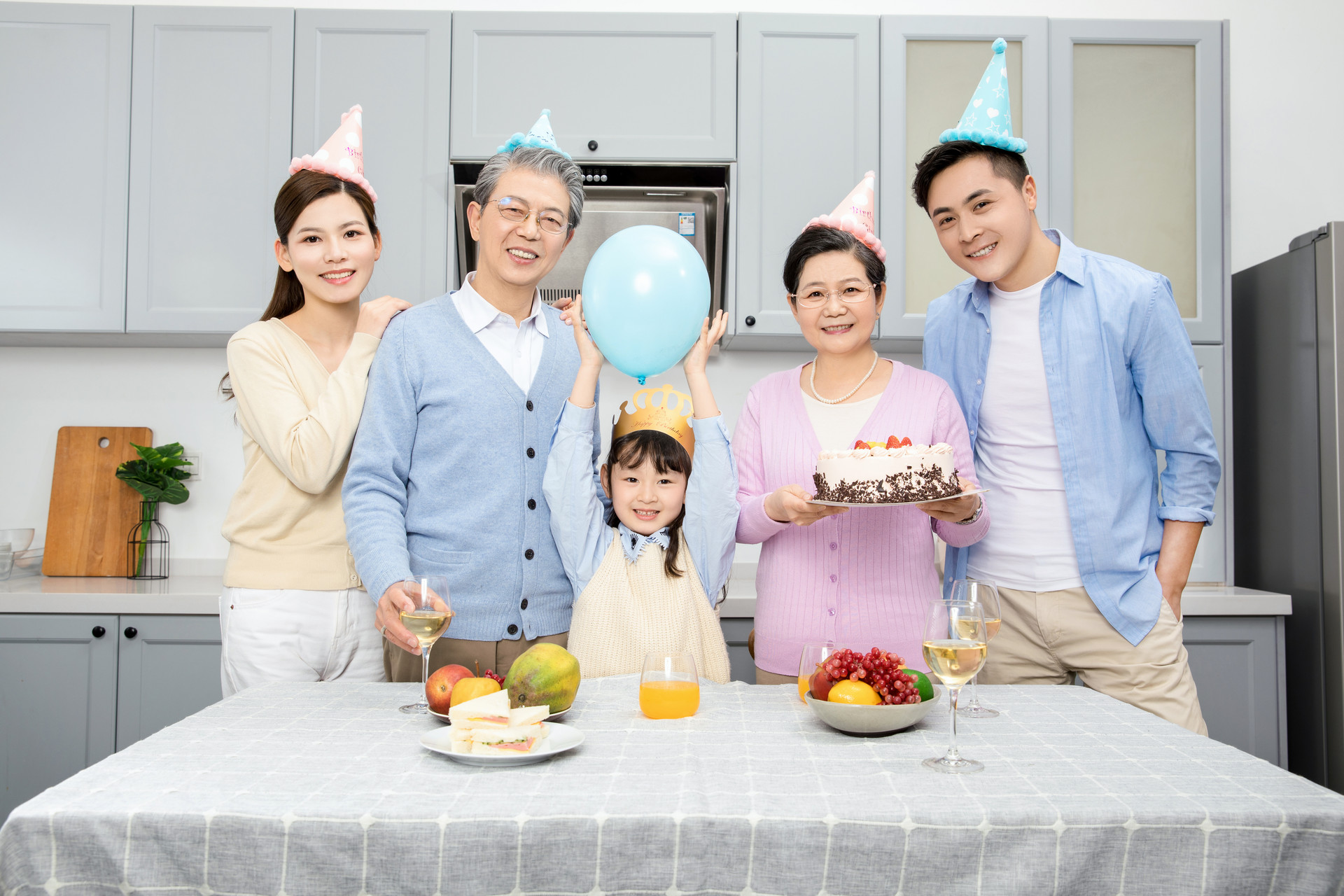 胡萝卜妈妈育儿说|为什么奶奶带娃不给钱，姥姥发工资，宝妈的回答让男人沉默