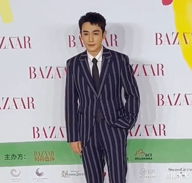 高定|芭莎慈善夜红毯生图来了！杨幂复古大花裙压场，杨颖高定首穿迎战