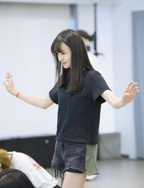 杨幂|郑爽首次公开在美国生活现状,喝自来水为生,买不起姨妈巾