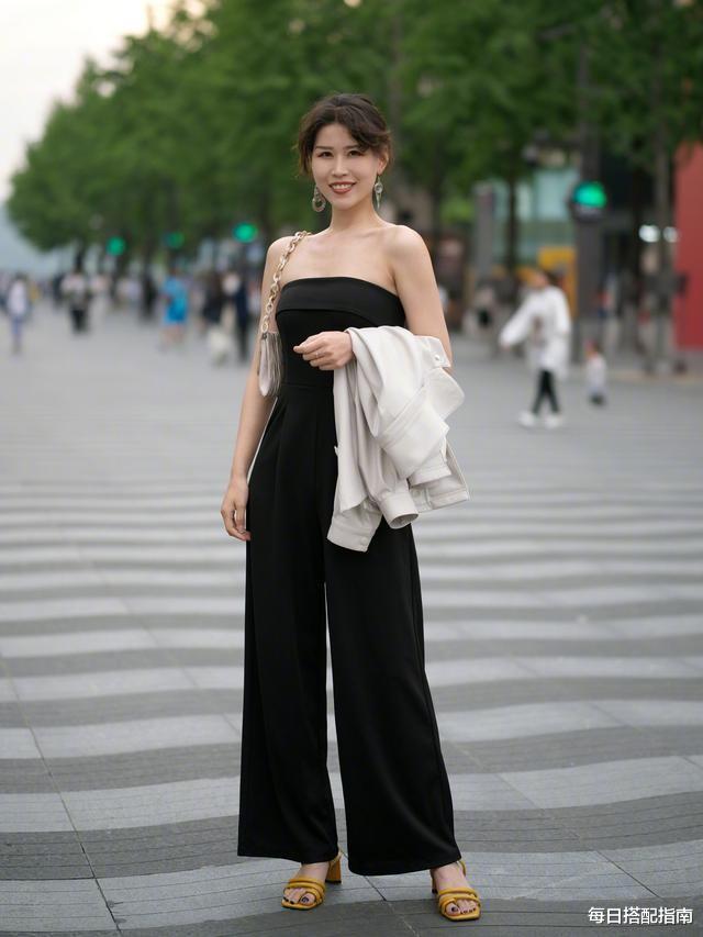 每日搭配指南|夏天，凉鞋怎么搭才美？学会它的挑选+搭配技巧，优雅又有高级感