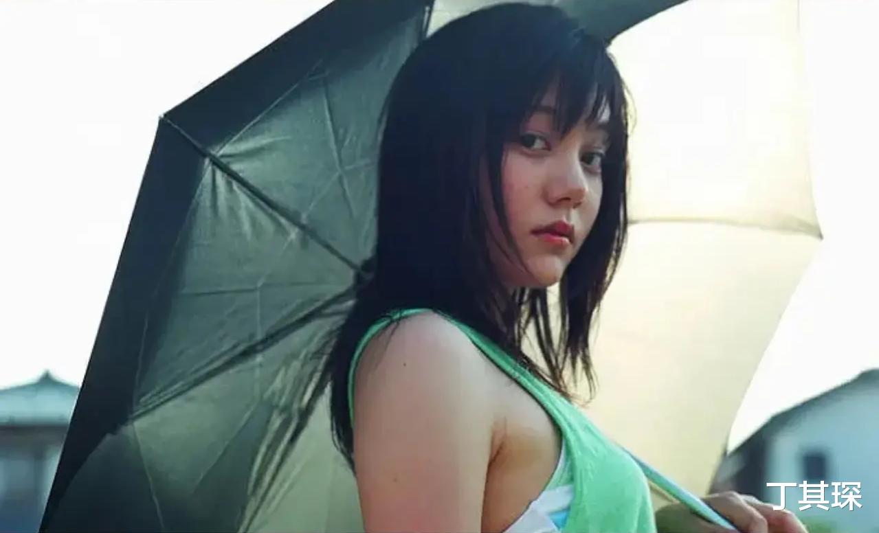 2003年，劉偉強拍《頭文字d》時，去日本選女主，鈴木杏穿著學生裝試鏡-圖2