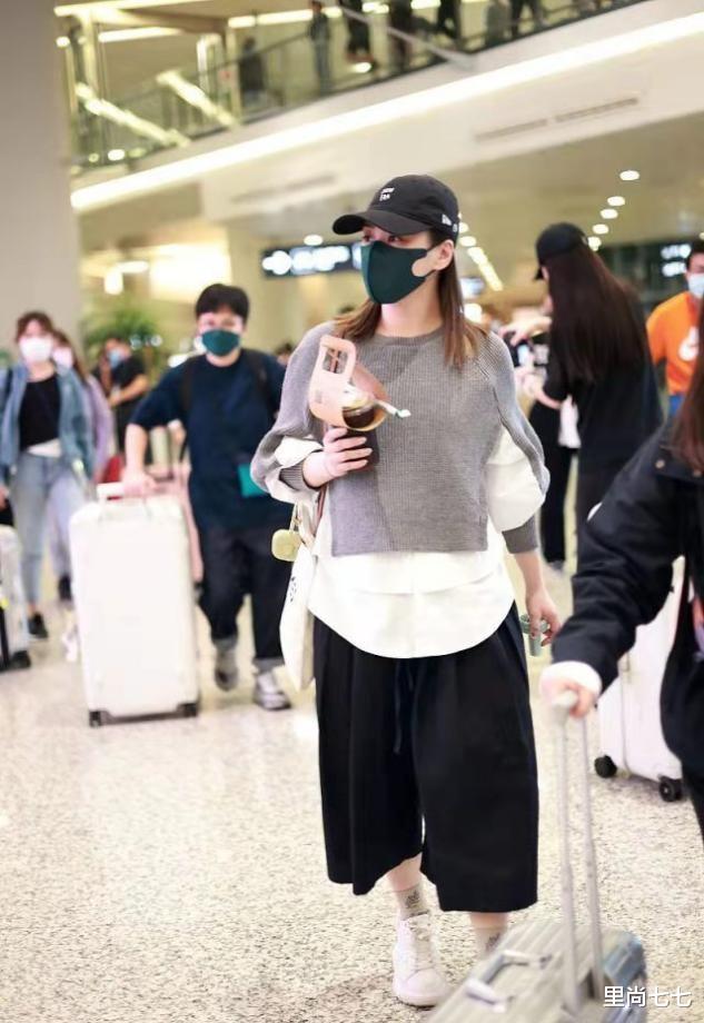 里尚七七 阿娇总算扳回一局!黑白灰玩得太高级,阿sa扮嫩过头反显村味感