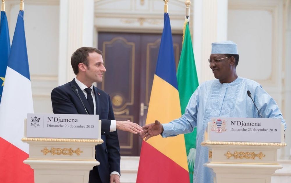 神鸟知讯聚焦 总统连任第2天就横死前线，59式坦克现身街头，中国发出紧急警告