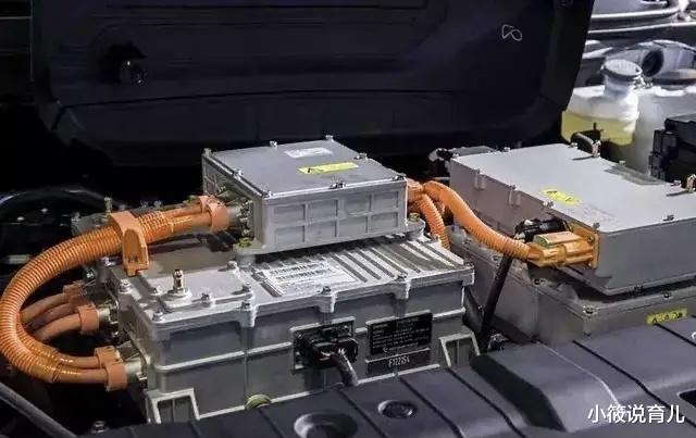 小筱说育儿|中国又牛气硬气了一把,新能源汽车实现了弯道超车,打破了欧美在汽车领域的垄断