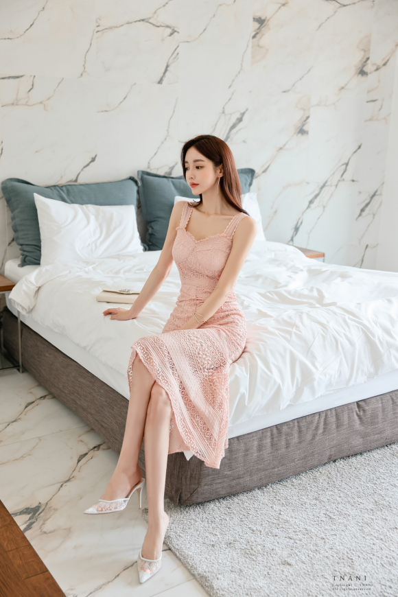 心壹穿搭|女神孙允珠高清时尚搭配：娇杏甜酒层叠网纱盛夏鱼尾裙
