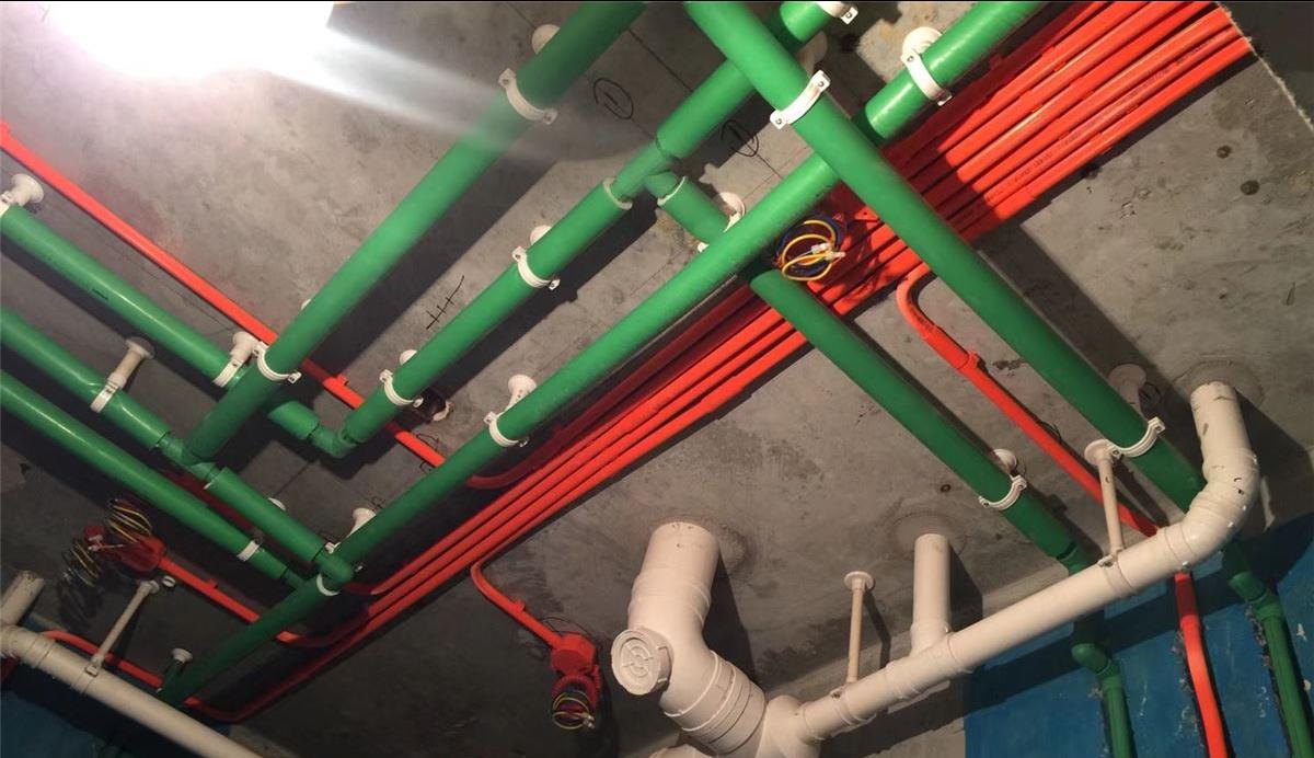 家里改水电，“专业人士”提了5条建议，应该采纳吗？