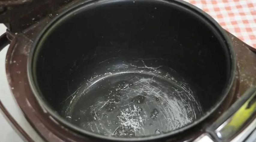 高血脂|六旬老人查出肝癌,不幸离世,医生坦言:“1电饭煲”常用,铁铸的肝也难抗