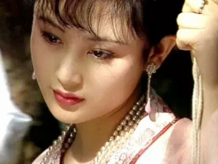 肖浩飞白|未婚先孕逼退倪萍，“上位”陈凯歌，陈红没你想得那么简单