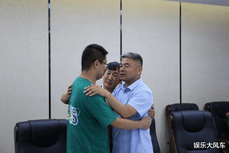 |孙卓大姐再曝猛料，称邻居老师儿子都是买的，发文：我不觉得丢人