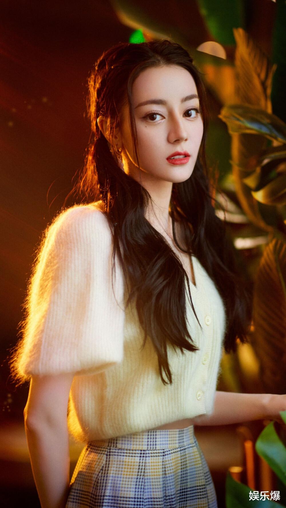 迪丽热巴|迪丽热巴新剧开拍，《你是我的荣耀》定档，却都面临同一个问题