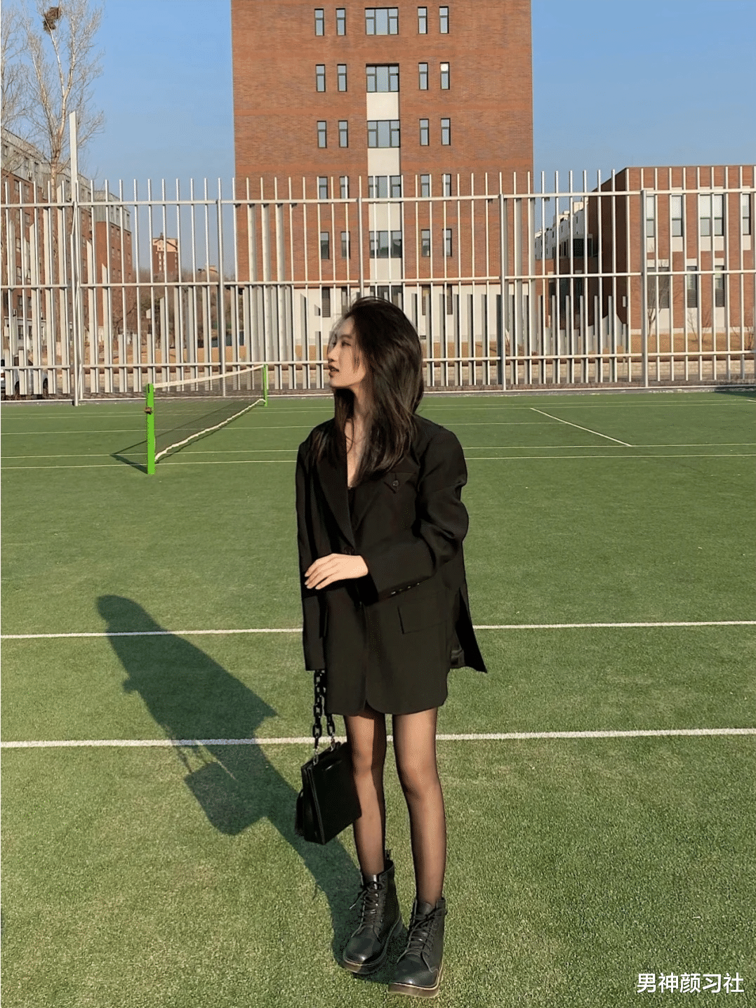 男神颜习社|宋妍霏杨幂真人示范！别让马丁靴破坏了短裙和短裤的美感