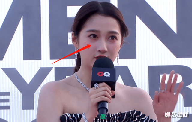 迪丽热巴|红毯盛宴！迪丽热巴大秀事业线，baby不甘落后，关晓彤肚子显大？