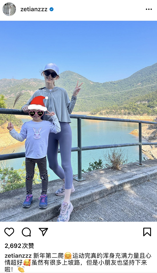 章泽天|章泽天首晒女儿正脸照！嘴巴超像爸爸，5岁身高直逼妈妈腰部