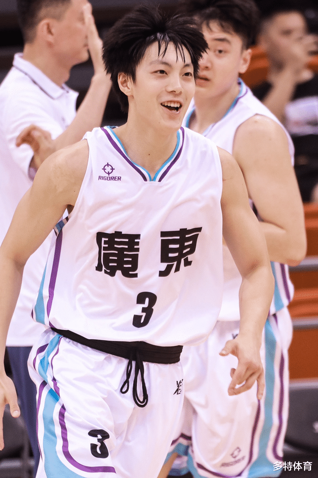 辽宁男篮|一夜3消息！广东宏远狂胜54分，辽篮天才后卫离队，山东放弃哈德森